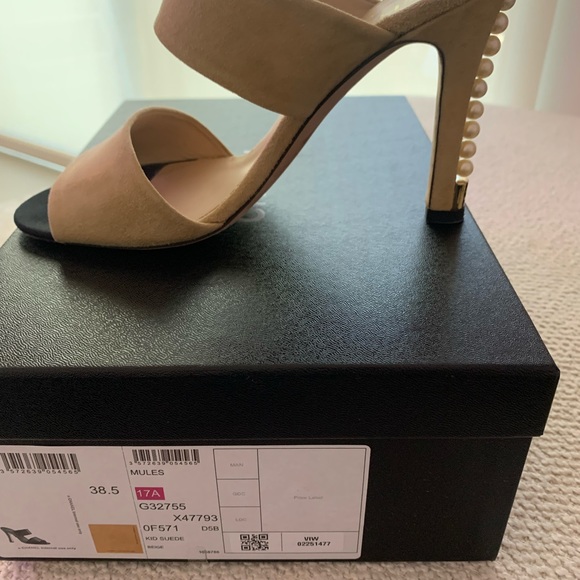 CHANEL suede mules with Pearl heels - Picture 4 of 8